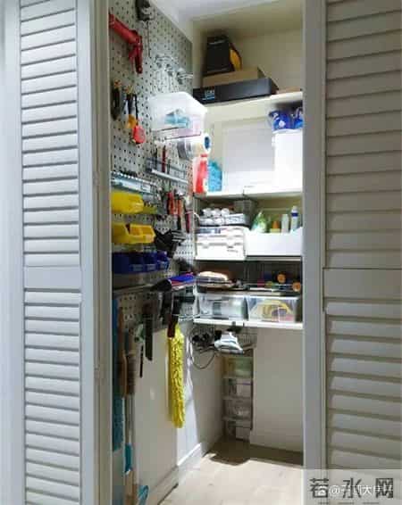 “米放三处，家中不富”，家中米不能乱放，不是迷信，是过来人的经验！