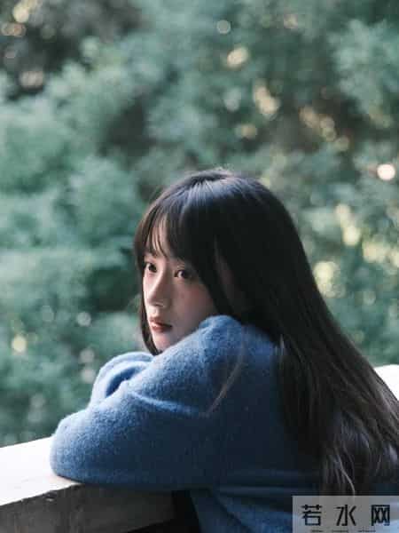 我毕业后相亲相到了大学让我挂科的老师，我笑话他：“都29了还单身呢？”他微微一笑：“可不是在等着你吗？”