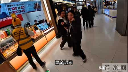 外卖员遭保安殴打驱赶后续：警方介入已获赔偿，原因曝光引热议