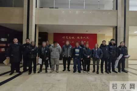 张家界2民房内，12名男女被抓...