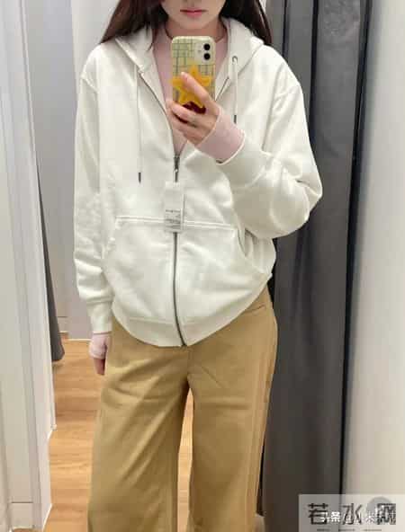 被问爆链接!优衣库这件白色拉链卫衣,春天穿太chill了