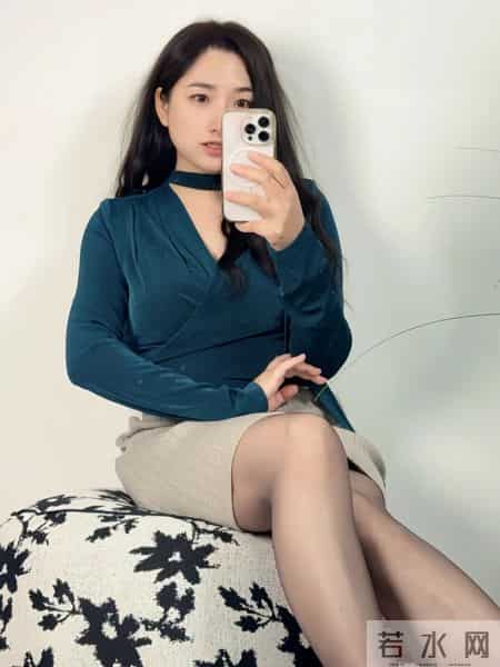 职场穿搭｜墨绿丝绒的高级感通勤