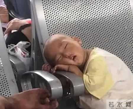 父亲把脑瘫儿子留火车站，8年后去旅游再次见到儿子当场脸色煞白