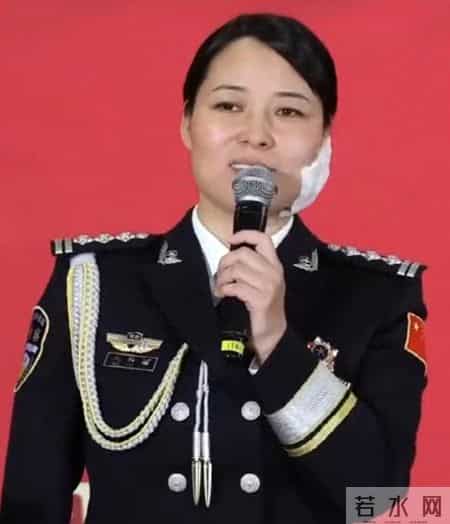 徒手夺刀的女警王妙丽，被授予“全国司法行政系统一级英雄模范”