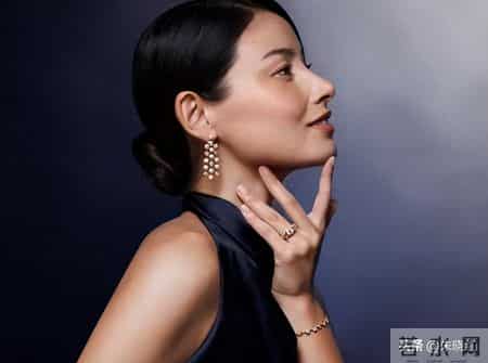 一年跌破25%！母公司计划撤离后，钻石巨头怒斥：中国必须买单