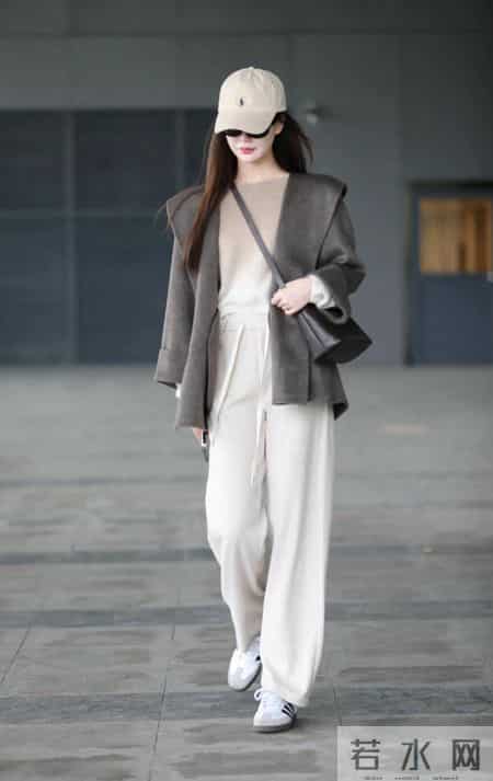 初春“裤子”这么穿会更好看！搭配这几件上衣就够，简约时髦