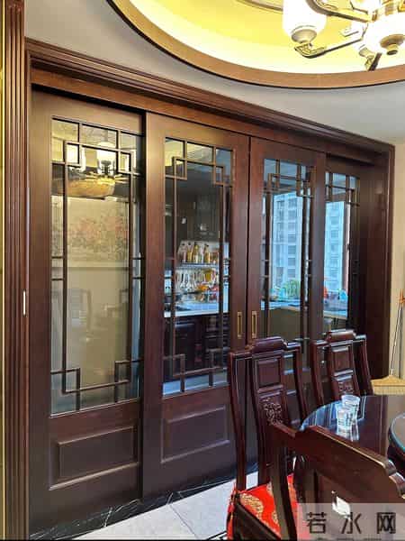 邻居说，你家一看就是有钱人的装修，可能是中式装修显贵吧