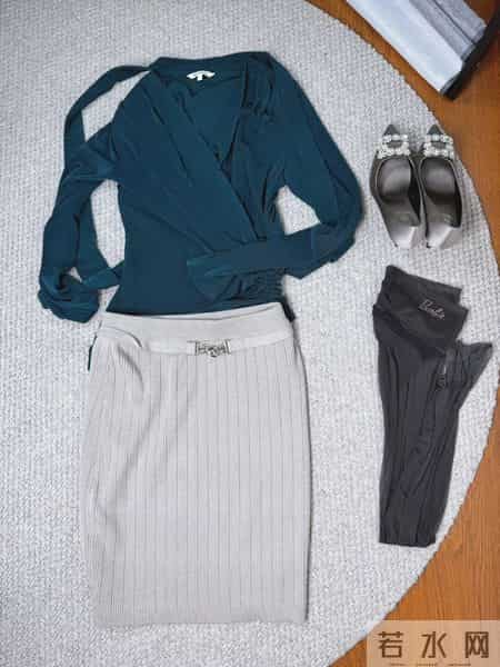 职场穿搭｜墨绿丝绒的高级感通勤