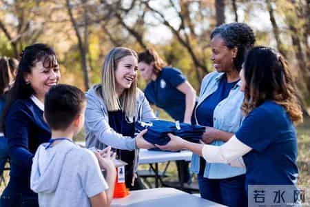 牢A后劲开始发作！一个女留学生的自爆，炸出了多少接盘惨剧？