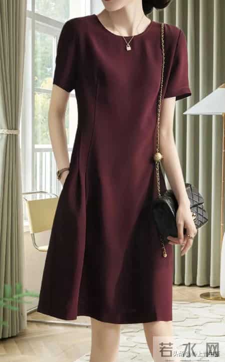 新年穿新衣，建议女人穿这几种颜色的衣服，显贵气，还提升气质