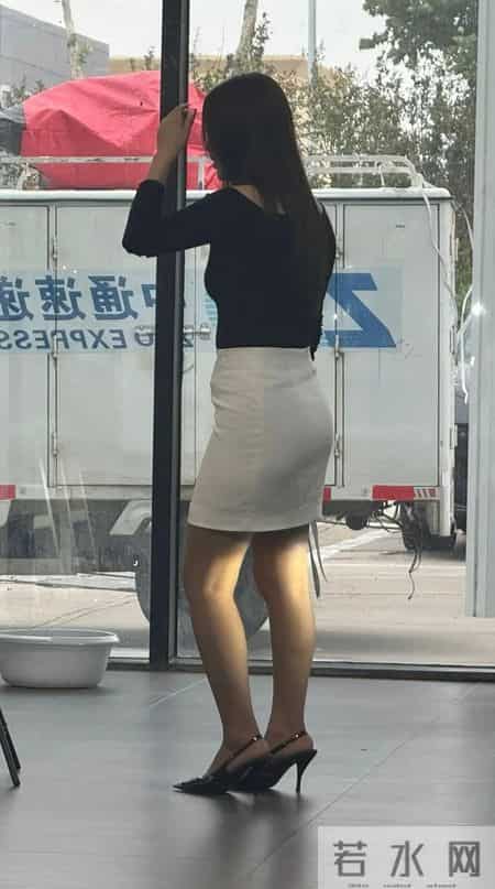 黑白配永远的神!这样穿通勤,同事都问我是不是偷偷去进修了时尚课程