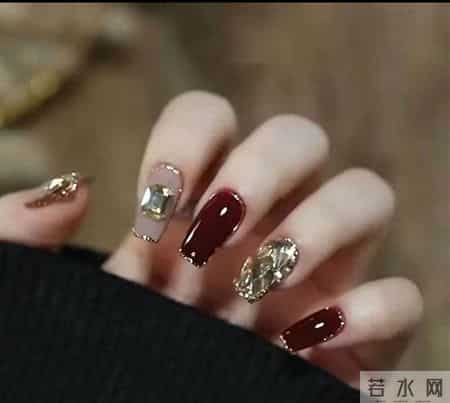 美甲的第一批受害者出现了！指尖的美，竟成了健康的坑