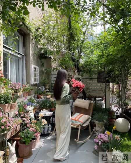 上海一保安，因“捡业主淘汰的花”而火了，那叫一个壮观，晒晒