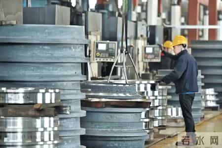 德日急眼了：垄断半个世纪的市场，没想到被山西4万铁匠给干翻了