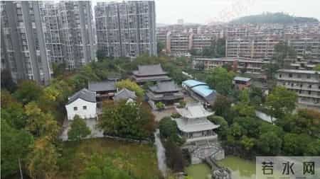 2.5吨白银建造的“永兴银楼”被拍卖，1.75吨纯银折合每克6.88元“甩卖”；委托方：买到后不能拆除