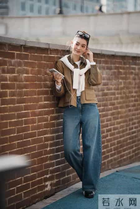 初春“裤子”这么穿会更好看！搭配这几件上衣就够，简约时髦