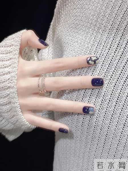 “蓝白碰撞｜指尖的星辰与深海，一眼万年”