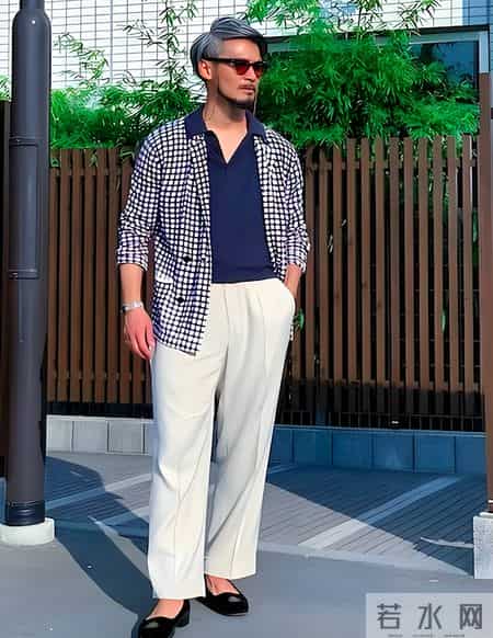 被日本老头街拍惊艳了：白发不染，穿衣不装嫩不显老，优雅不做作