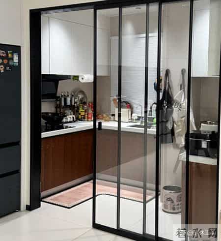 00后的家,厨房早就不装“推拉门”了!现在流行这么做,真高级