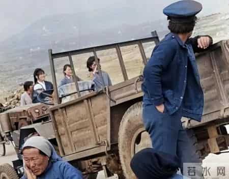 小叔身份不一般，父亲从来不说，母亲被人欺负后，小叔才赶来露面