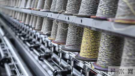 衣服架子的战争：70%的产能被中国一个小县城包圆