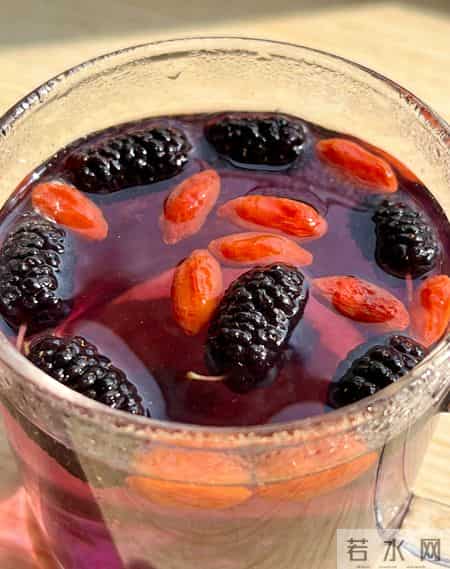 桑葚的核心好处:滋阴补血+补肝益肾+生津润燥,日常吃滋养超省心