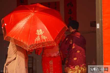 母亲走了，继母儿子结婚，我随礼50000，第二天，继母把我喊回家