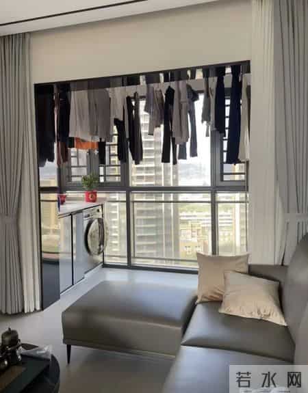 装修最大的坑，就是洗衣机必须放阳台！建议学学我邻居的做法，实在太高明了，晒给大家瞧瞧！