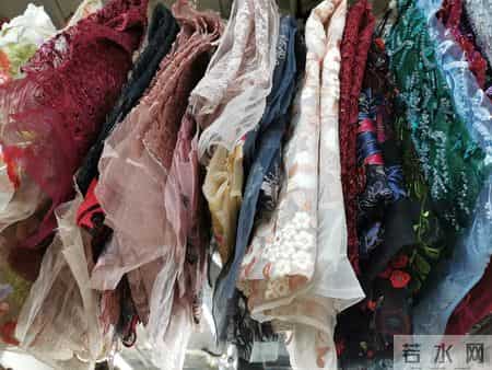 欧美的奢侈品牌慌了！维多利亚的秘密被广东汕头做成了白菜价