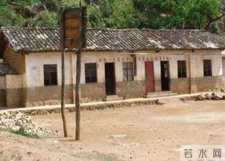 小叔身份不一般，父亲从来不说，母亲被人欺负后，小叔才赶来露面