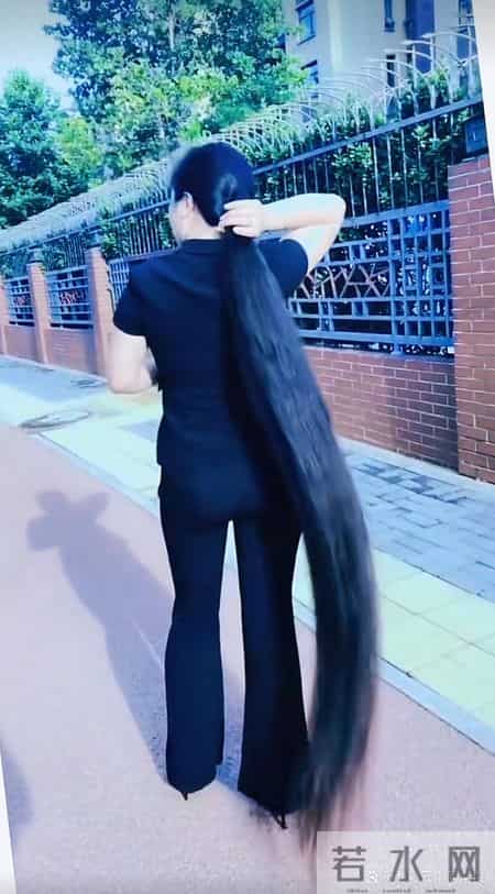 浙江惊现长发女郎 头发竟有1.6米长