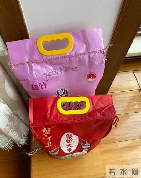 “米放三处，家中不富”，家中米不能乱放，不是迷信，是过来人的经验！