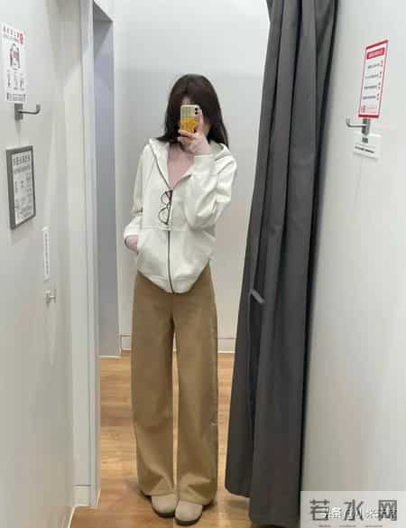 被问爆链接!优衣库这件白色拉链卫衣,春天穿太chill了