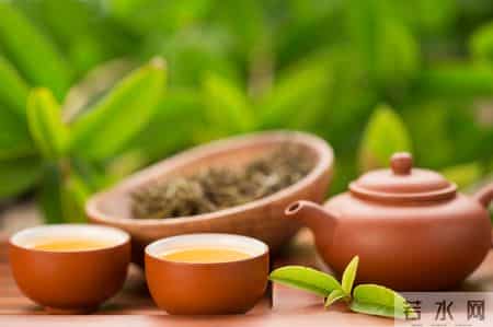 红茶被点名！消化科医生：肠胃不好还常喝，小心带来这5个影响