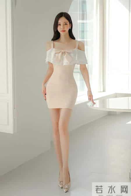身裸杏色连衣裙｜把“甜欲氛围感”揉得刚好
