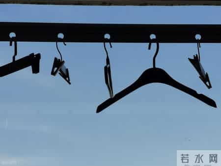 衣服架子的战争：70%的产能被中国一个小县城包圆