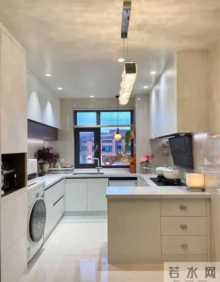 装修最大的坑，就是洗衣机必须放阳台！建议学学我邻居的做法，实在太高明了，晒给大家瞧瞧！