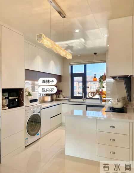 装修最大的坑，就是洗衣机必须放阳台！建议学学我邻居的做法，实在太高明了，晒给大家瞧瞧！