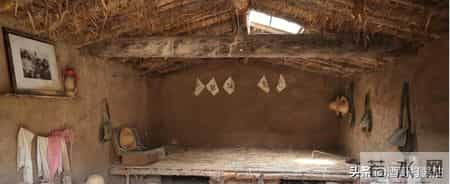 兵团岁月:那年春节,我和老婆在地窝子里贴春联