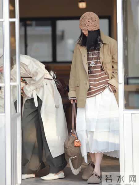 2026早春穿搭灵感，春天就是要叠穿呀～时尚是轮回
