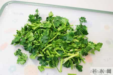 过年凉拌菜,5分钟就做好,酥香酥香的,上桌就光盘