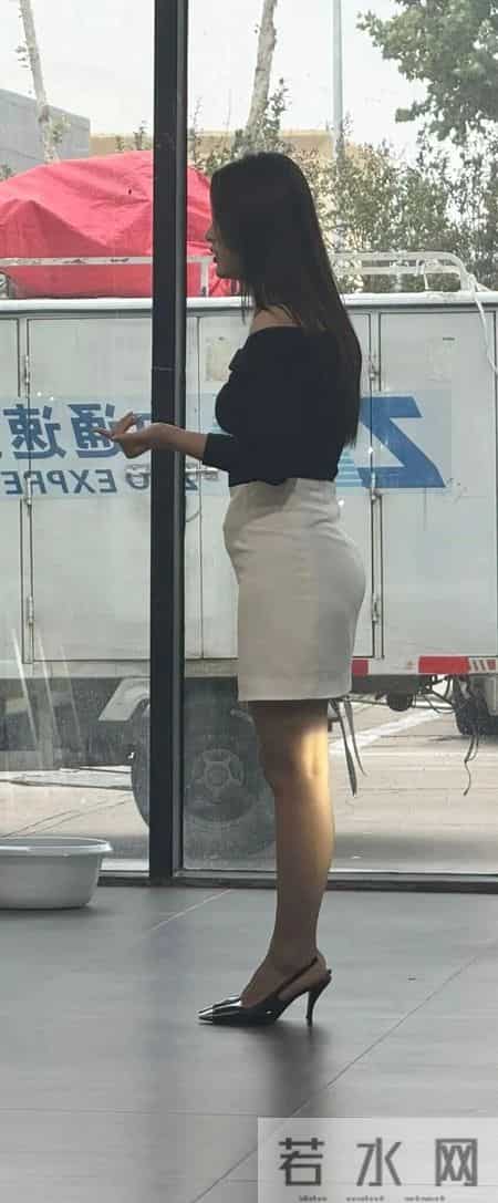 黑白配永远的神!这样穿通勤,同事都问我是不是偷偷去进修了时尚课程