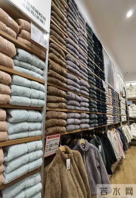 为什么从明星到打工人，都偷偷穿优衣库？