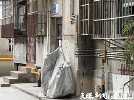【天眼问政】贵阳一老旧小区遍布“飞线充电”，社区回应：你想让我怎么办？