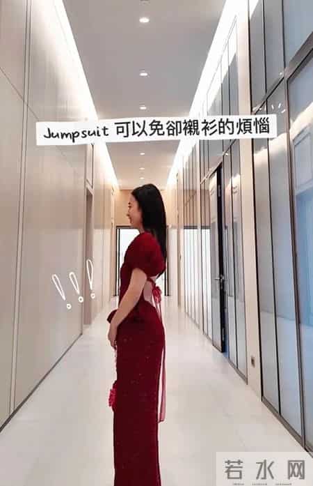 甘比手艺真不错，自己钩露背连体裤准备过年，惊艳大气比高定好看