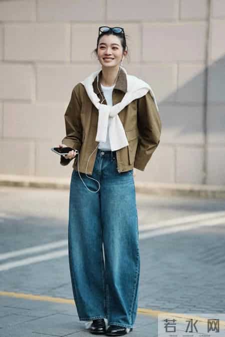初春“裤子”这么穿会更好看！搭配这几件上衣就够，简约时髦