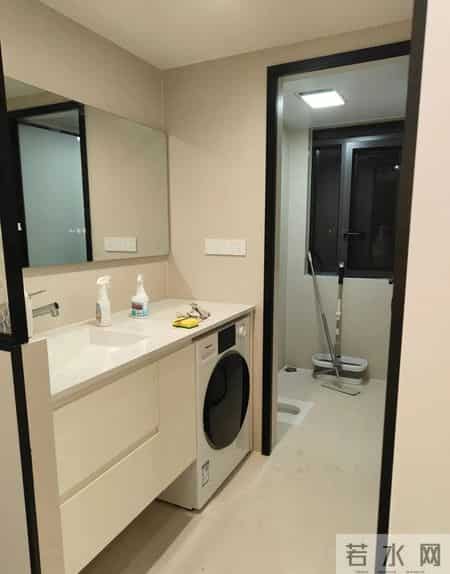 装修最大的坑，就是洗衣机必须放阳台！建议学学我邻居的做法，实在太高明了，晒给大家瞧瞧！