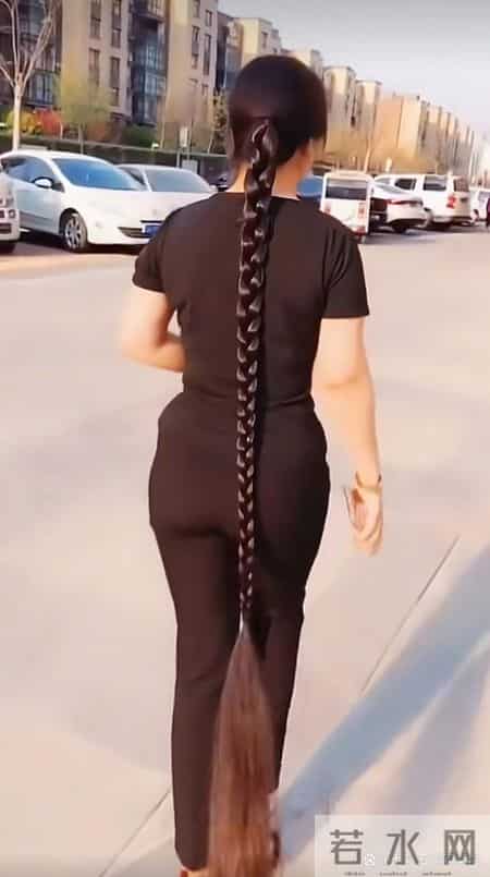 浙江惊现长发女郎 头发竟有1.6米长