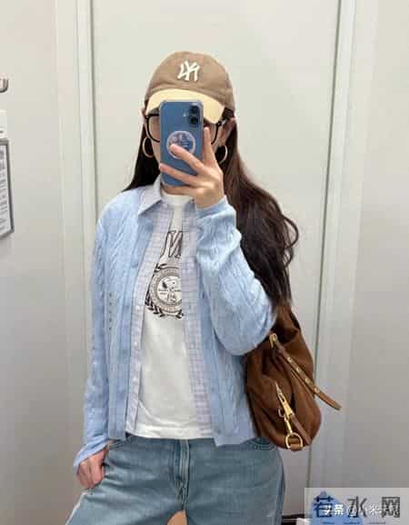 优衣库这件浅蓝开衫，叠穿3层都显白到发光！