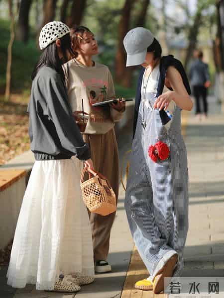 2026早春穿搭灵感，春天就是要叠穿呀～时尚是轮回